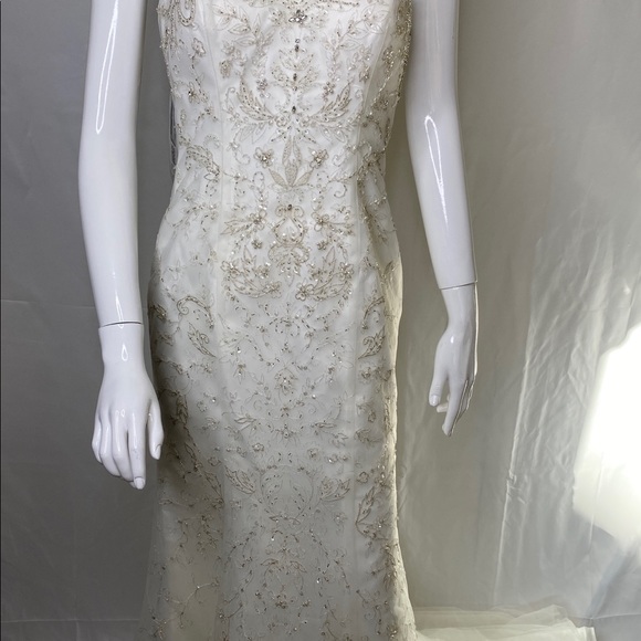 New WEDDING DRESS - Picture 11 of 16